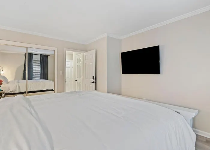 Rm2 - 1Bdr 1Bath Cozy Ensuite Shared Condo